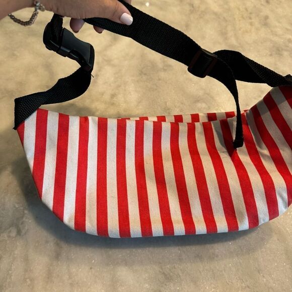 American Flag Speaker Fanny Pack - Picture 9 of 9